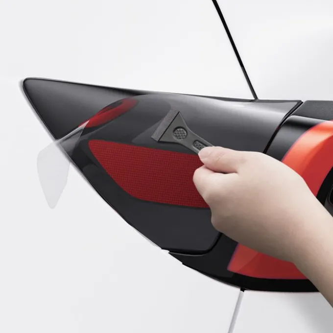 FOLIA OCHRONNA I NAKŁADKA DO PORTU ŁADOWANIA SPIGEN TESLA MODEL Y/3 PROTECTIVE FILM AND WRAP SET FOR CHARGE PORT EU