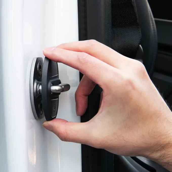 OSŁONA ZAMKA DRZWI SPIGEN TESLA MODEL Y 3 DOOR LOCK COVER BLACK